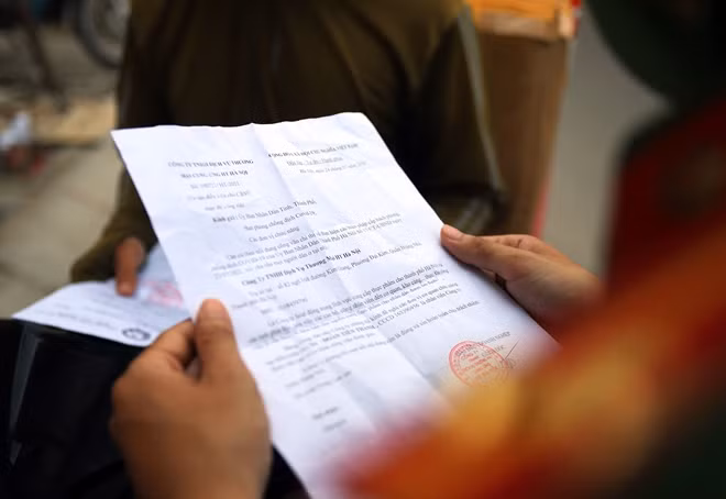 Nam tài xế này sau đó xuất trình đầy đủ giấy tờ cần thiết chứng minh về hàng hóa vận chuyển nên đã được lực lượng chức năng cho tiếp tục di chuyển.