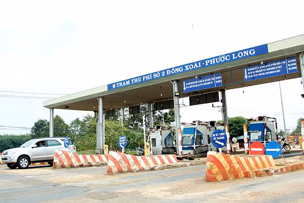 Trạm thu phí số 2 Đồng Xoài – Phước Long thuộc tuyến đường ĐT741 do Công ty cổ phần kinh doanh BOT ĐT 741 làm chủ đầu tư đã thực hiện giảm mức thu