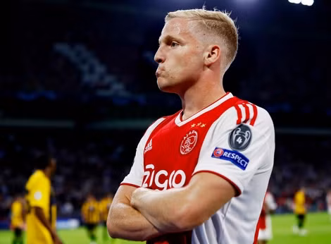 Van de Beek đang đứng trước lời mời gọi của rất nhiều ông lớn châu Âu.