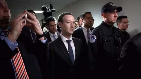 CEO Facebook Mark Zuckerberg ngốn 8,8 triệu USD của Facebook vì chi phí an ninh.