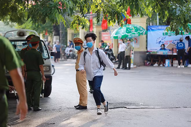 Tại điểm trường THCS Việt Nam - Angieri, có khả nhiều thí sinh bị muộn giờ thi.