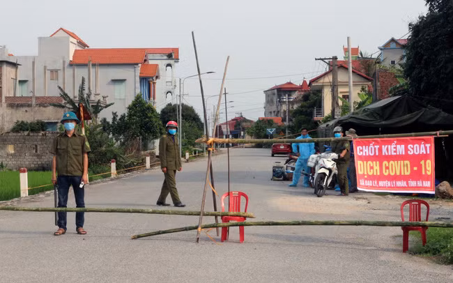 Hà Nam tăng cường chốt kiểm dịch tại xã Đạo Lý.