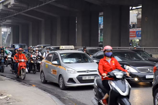 Trên thực tế, mật độ phương tiện lưu thông trên tuyến đường Nguyễn Trãi được dự kiến cấm xe máy đều rất cao bất kể trong giờ cao điểm hay thấp điểm.