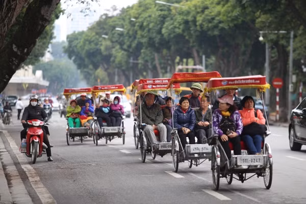 Hà Nội vẫn trong những ngày giá rét bủa vây. Hà Nội vẫn trong những ngày giá rét bủa vây.