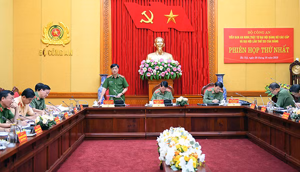 Thứ trưởng Nguyễn Duy Ngọc phát biểu tại phiên họp Tiểu ban An ninh, trật tự