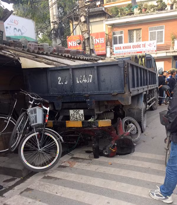 Hiện trường vụ tai nạn. Ảnh: Hoang Anh Nguyen.