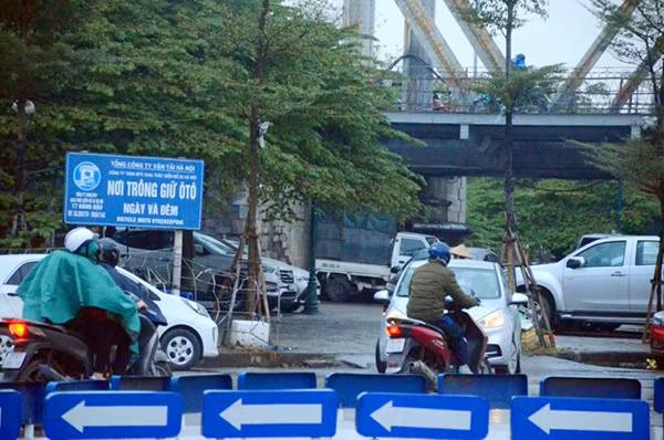 Nhiều điểm trông giữ xe trên địa bàn Hà Nội khá vắng khách vì giá tăng cao.