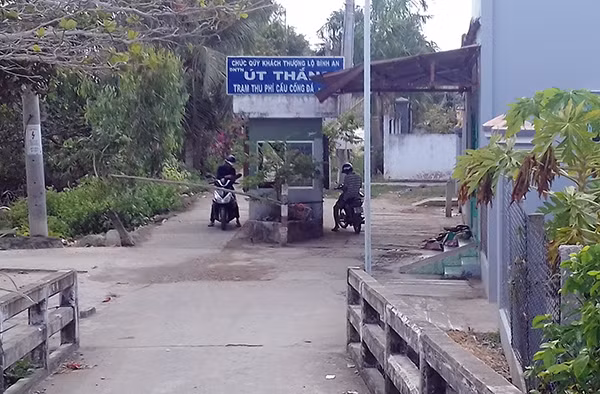 Cầu Cống Đá thu phí 10 năm chưa xong khiến người dân rất bức xúc.