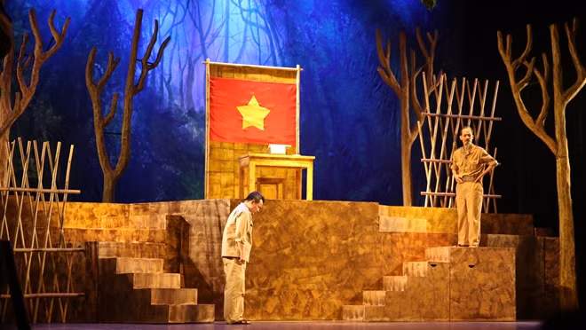 Cảnh trong vở “Đêm trắng” của Nhà hát Kịch Việt Nam.