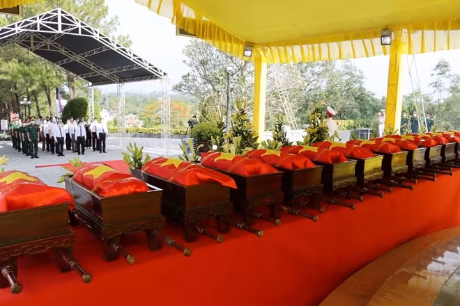 Hài cốt liệt sĩ được Đội 192 tìm thấy ở chiến trường Lào và đưa về quê hương để an táng.