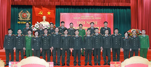 Thứ trưởng Nguyễn Văn Sơn cùng các đại biểu dự Hội nghị