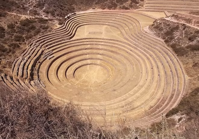 Ruộng bậc thang tròn, cũng là một di sản của đế chế Inca tại Cusco.