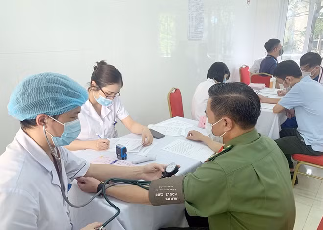 Các CBCS được tổ chức khám sàng lọc trước tiêm