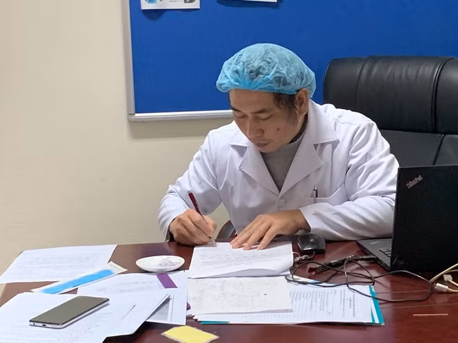 Bác sĩ Nguyễn Trung Cấp từ mùng 2 Tết đến nay chưa về nhà