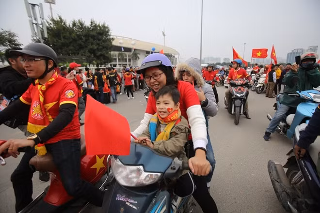 Các CĐV Việt Nam đang muốn tái hiện một "Chảo lửa" ngay tại Mỹ Đình.