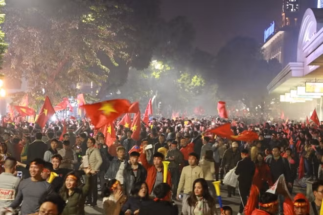 Thầy trò HLV đã biến ước mơ vô địch AFF Cup lần thứ hai của hàng triệu người hâm mộ Việt Nam thành hiện thực