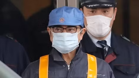 Carlos Ghosn hóa trang thành một công nhân xây dựng khi ra khỏi nhà tù để hưởng chế độ tại ngoại sau khi đã nộp tiền bảo lãnh 13,8 triệu USD.