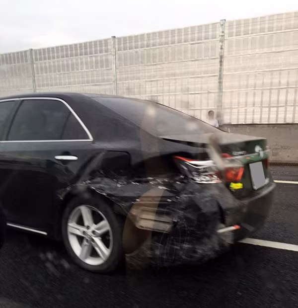 Chiếc Camry gặp nạn. Ảnh: Minh Quân