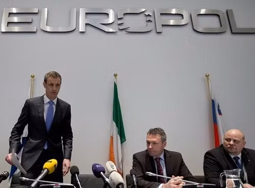 Europol triệt phá mạng lưới gian lận thuế quốc tế.