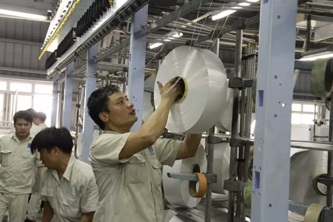 Dự án Nhà máy sản xuất xơ sợi polyester Đình Vũ đang vận hành ổn định 10 dây chuyền.