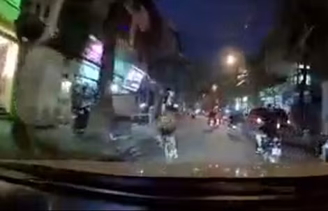 Hình ảnh khiến người xem thót tim.