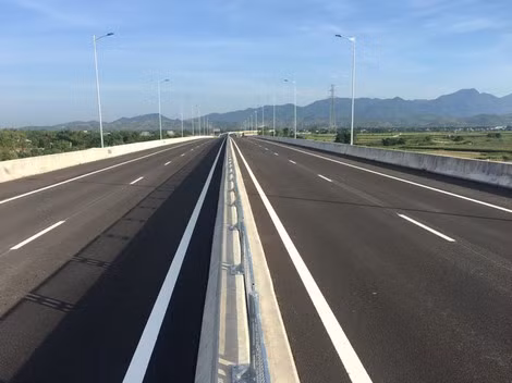 Một đoạn đường cao tốc dọc trục Bắc-Nam Một đoạn đường cao tốc dọc trục Bắc-Nam