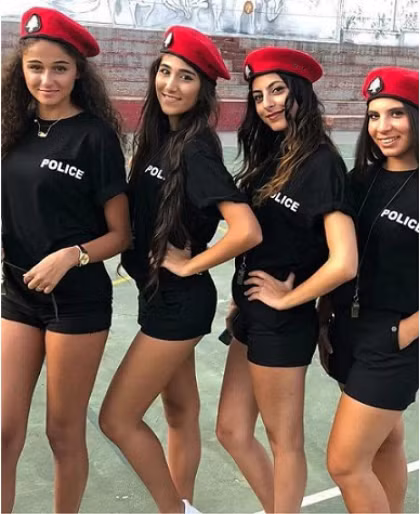 Những cô gái trong đội cảnh sát tuần tra ở Lebanon. Những cô gái trong đội cảnh sát tuần tra ở Lebanon.