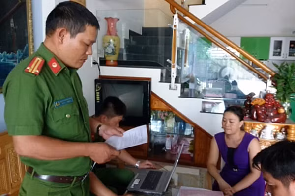 Lực lượng chức năng lập biên bản sự việc.
