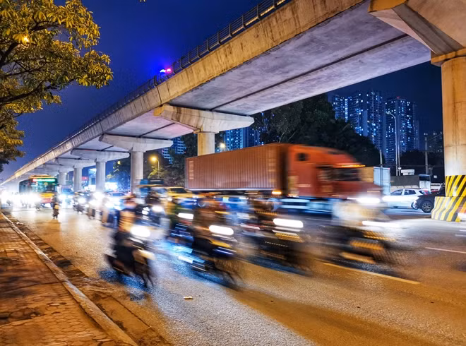 Trước đó, thực hiện chỉ đạo của Bộ Công an, lực lượng CSGT trên cả nước triển khai cao điểm xử lý tài xế vi phạm nồng độ cồn và ma tuý trên toàn quốc từ 0h ngày 15/3 cho đến hết ngày 31/12/2021; tập trung các tuyến giao thông chính trong đô thị, các tuyến cao tốc, quốc lộ trọng điểm, các tuyến vận tải hành khách du lịch, hàng hóa, các tuyến thường xuyên xảy ra TNGT; địa bàn gần nơi xe xuất phát, khu vực bến xe, bến cảng, kho bãi, khu vực quán bar, vũ trường, nhà hàng, quán ăn, khu vực phức tạp về an ninh, trật tự, ma túy... Các tổ công tác sẽ triển khai cao điểm 24/24h các ngày trong tuần.