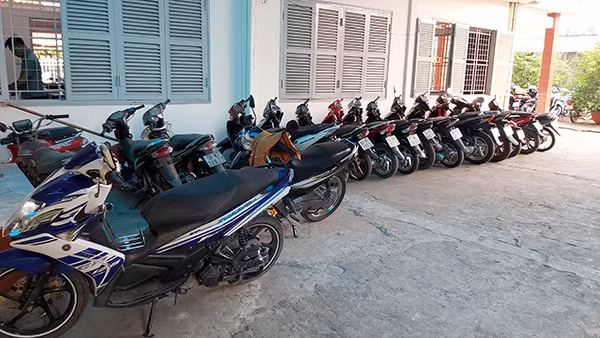 Nhiều phương tiện các loại có liên quan bị tạm giữ.