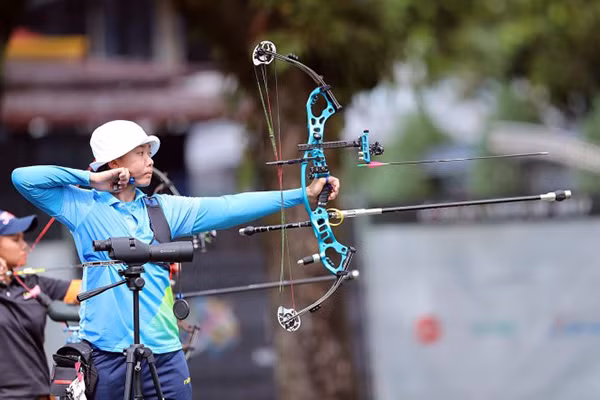 Cung thủ Châu Kiều Oanh trong loạt bắn chung kết. Ảnh Tuổi trẻ.