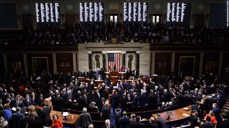 Tháng 12-2019, Justin Amash là hạ nghị sĩ duy nhất không thuộc đảng Dân chủ đã hai lần bỏ phiếu luận tội Tổng thống Trump.