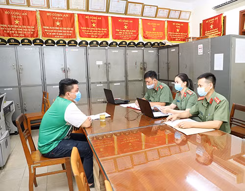 Triệu Thành L. tại cơ quan Công an. Triệu Thành L. tại cơ quan Công an.