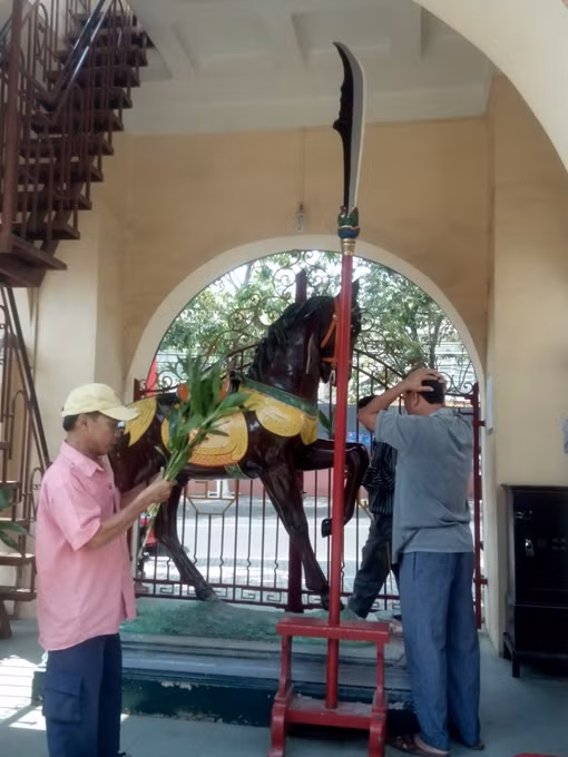 Ly kỳ tượng ngựa xích thố 80 năm trấn ải chùa Ông
