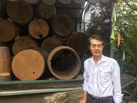 Ông Tuấn ấp ủ sẽ mở một quán cà phê trưng bày cổ vật Tây Nguyên.