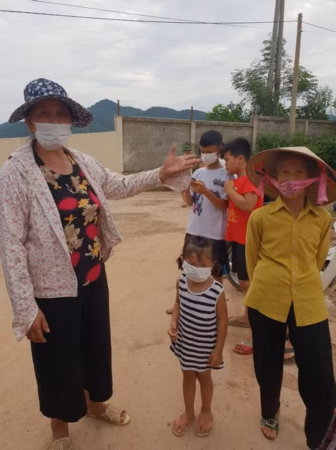 Người dân xã Đồng Lương chịu cảnh ô nhiễm không khí và nguồn nước nhiều năm nay.