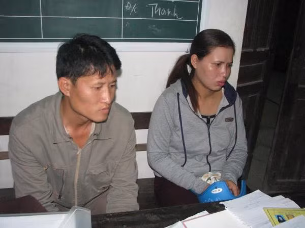 Hai đối tượng nhà sư giả tại cơ quan công an.