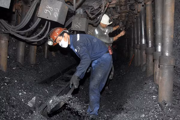 Tăng tuổi nghỉ hưu cần xem xét đến các đối tượng của một số ngành nghề đặc thù.