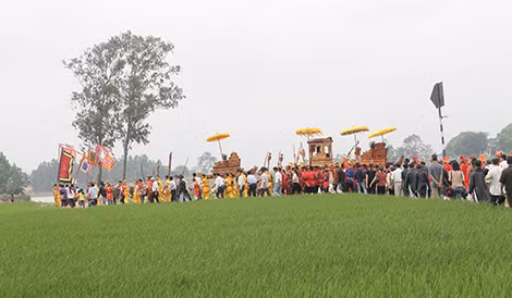 Lễ rước làng Mai.