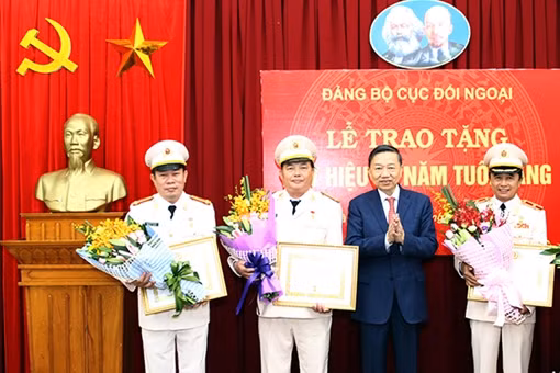 Bổ nhiệm Thiếu tướng Đặng Xuân Hồng giữ chức vụ Cục trưởng Cục Đối ngoại ảnh 6