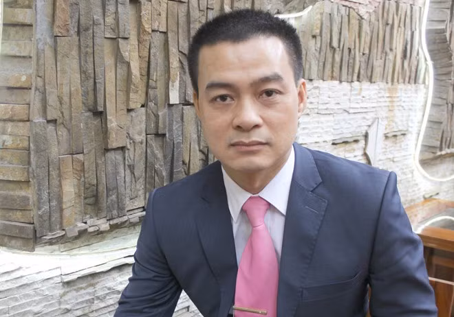 Tiến sĩ Phạm Hữu Cường nhiều năm giảng dạy cho học sinh thi vào khối ngành công an. Ảnh: Ngân Giang. Tiến sĩ Phạm Hữu Cường nhiều năm giảng dạy cho học sinh thi vào khối ngành công an. Ảnh: Ngân Giang.