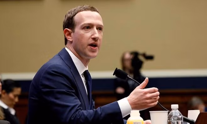 CEO của Facebook là Mark Zuckerberg.