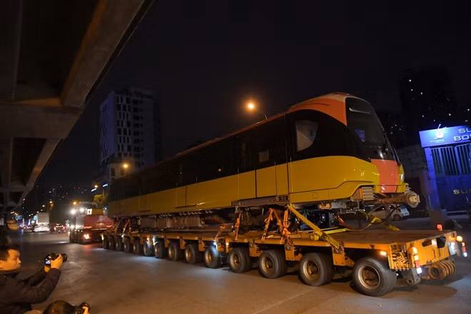 Khoảng 2h cùng ngày, đoàn xe đã đến được khu depot Nhổn. Dự kiến tuyến đường sắt đô thị số 3, đoạn Nhổn - ga Hà Nội sẽ khai thác thương mại trước đoạn trên cao dài 8,5 km vào nửa cuối năm 2021, bắt đầu từ Nhổn đến ga S8 - ĐH Giao thông vận tải; 4 km đi ngầm còn lại sẽ khai thác vào cuối năm 2022.