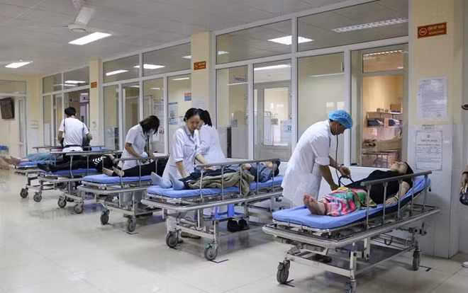 12 du khách bị ngộ độc được cấp cứu kịp thời