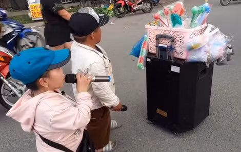 Thu Đông đi hát, kiếm tiền nuôi con.