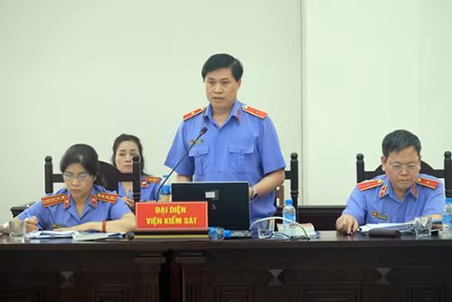 Đại diện Viện kiểm sát nêu quan điểm giải quyết vụ án.