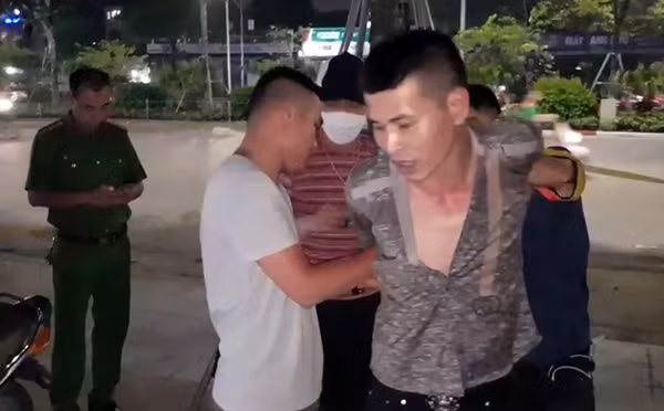 Đối tượng Hoàng Văn Hòa bị bắt giữ cùng ma túy.