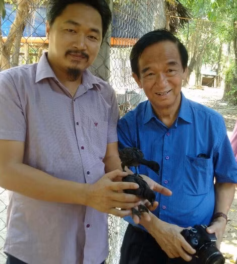 Giáo sư Nguyễn Lân Dũng phải thốt lên, Giáp có một tình yêu chim đến kỳ lạ.