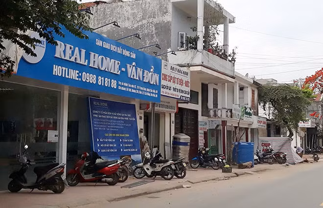 Nhiều sàn giao dịch bất động sản hoạt động trở lại sau khi tỉnh Quảng Ninh cho phép thực hiện thủ tục chuyển nhượng tại Vân Đồn.