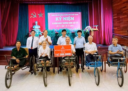 Công ty Phượng Hoàng tri ân các thương binh 